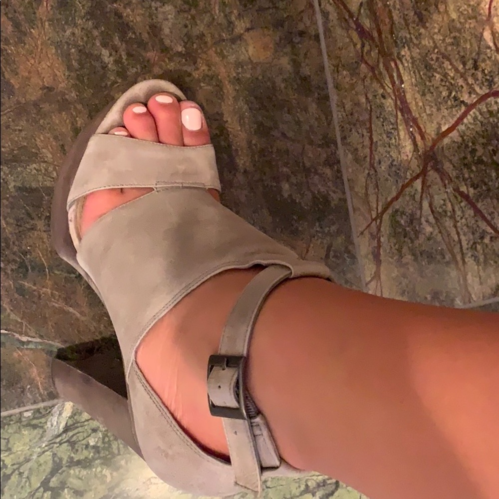 Jessica Simpson platform heels
